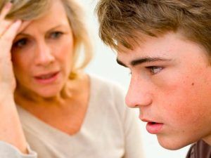 Cómo tratar con adolescentes problemáticos Algunos consejos